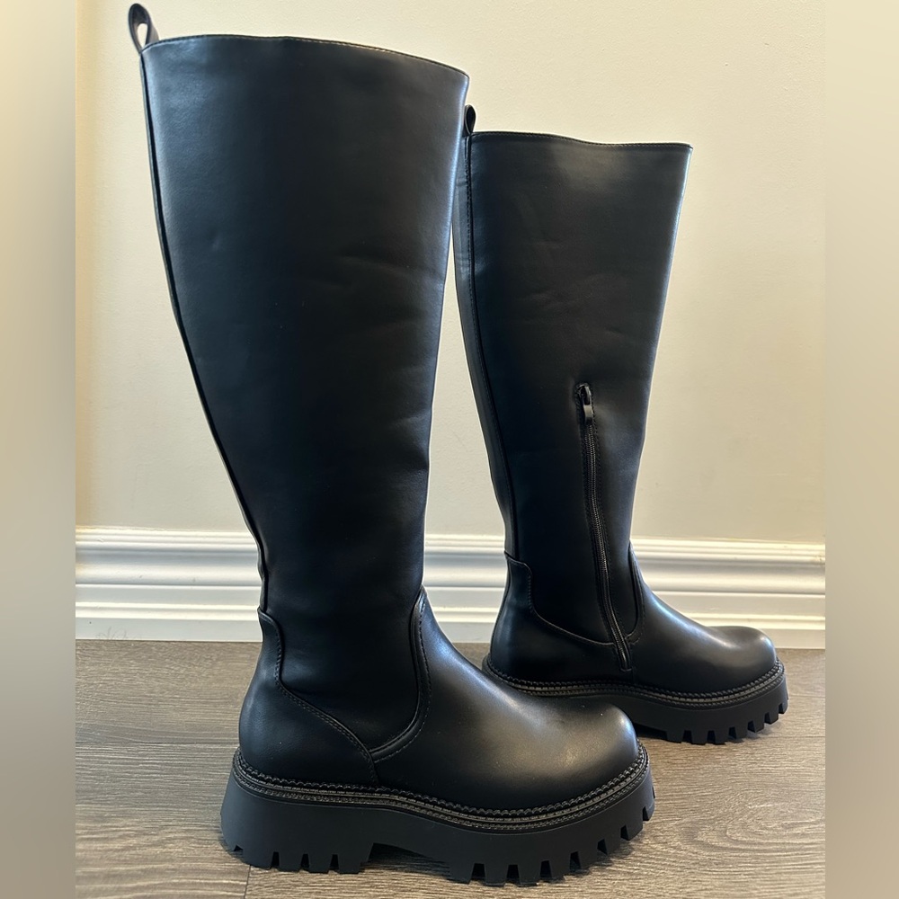 Steve Madden ‘Brennan’ Lugg Boot — Size 8 - BRAND NEW
